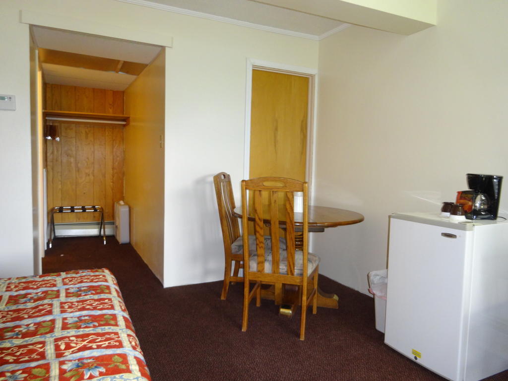 Boulder Lodge June Lake Room photo