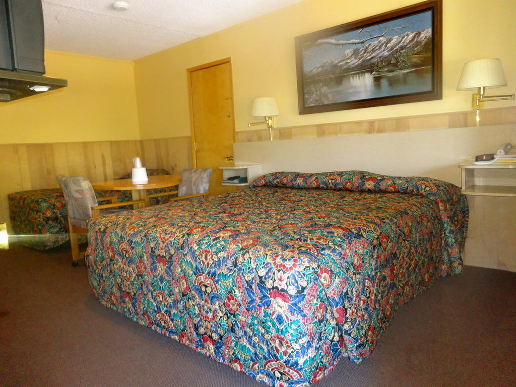 Boulder Lodge June Lake Room photo