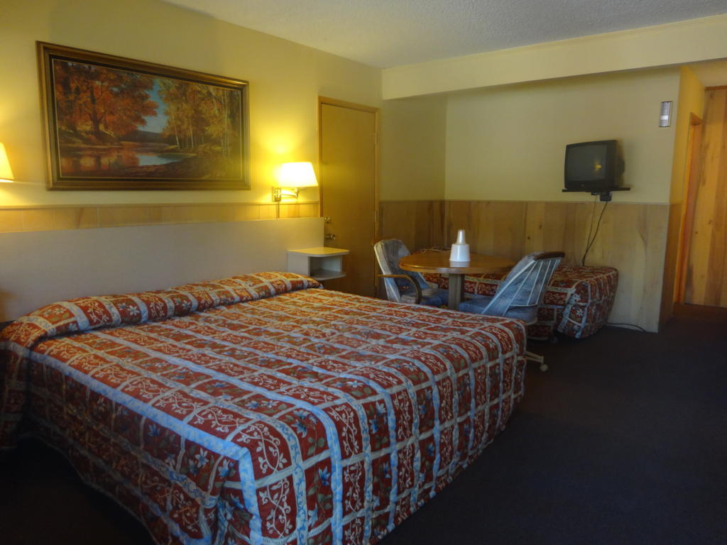 Boulder Lodge June Lake Room photo