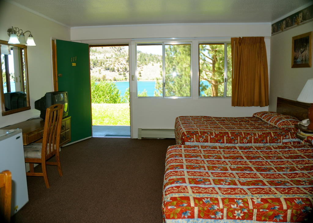 Boulder Lodge June Lake Room photo